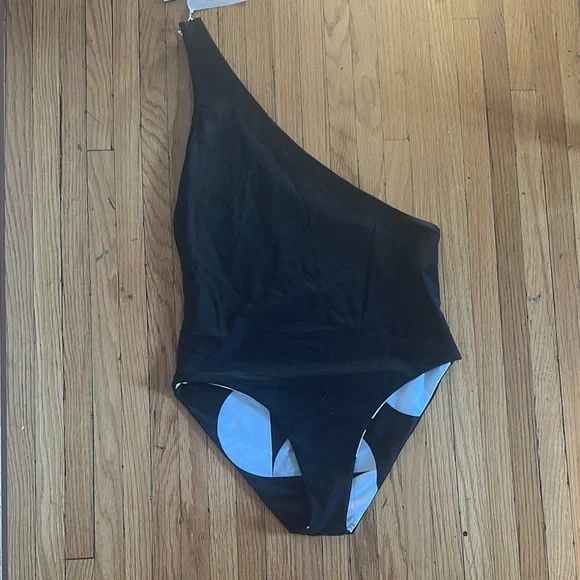 Stylish Black and White One-Shoulder Swim One Piece - Picture 2 of 7